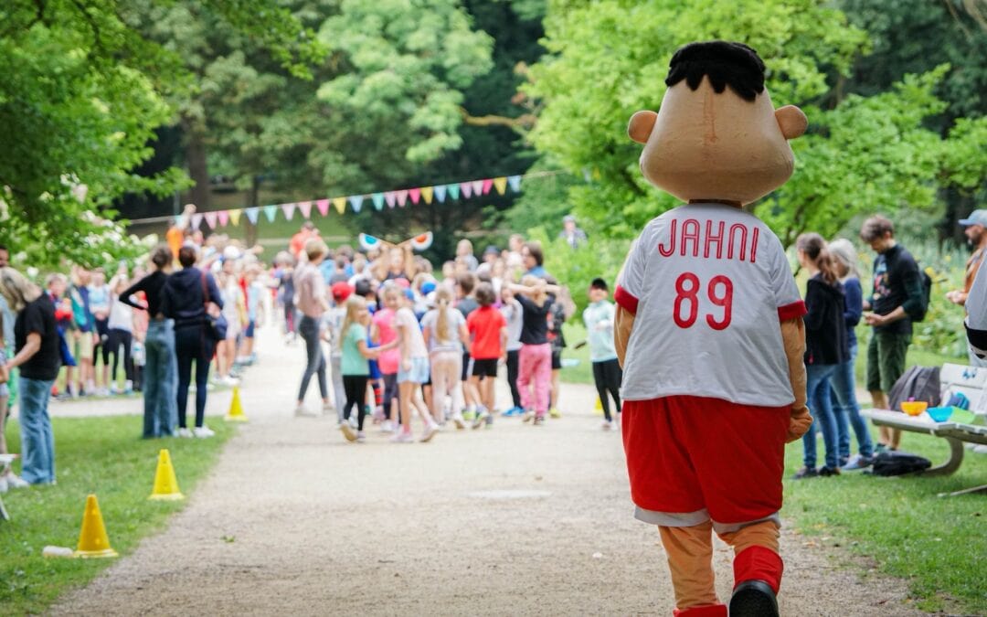 Laufen für einen guten Zweck – Der Spendenlauf der Kreuzschule im alten Stadion
